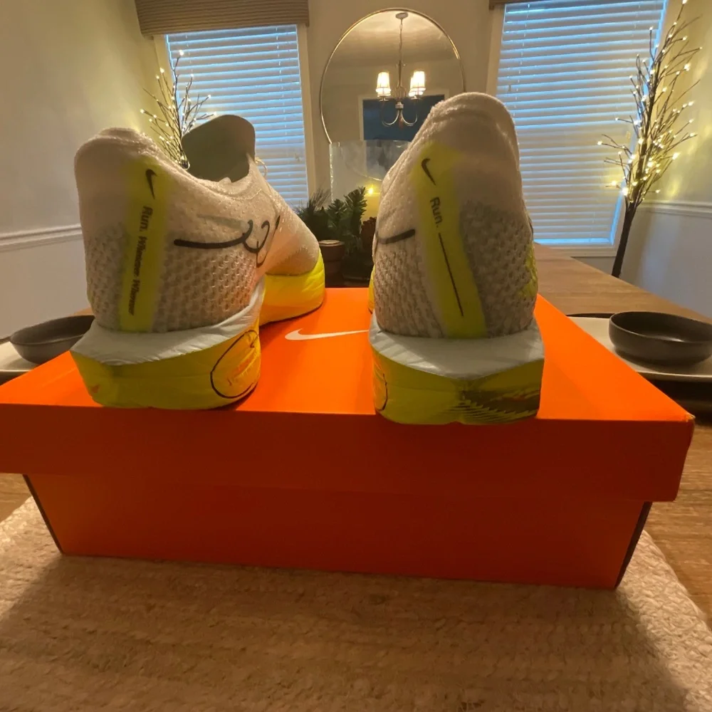 Nike Men's ZoomX VaporFly Next% 3 - Picture 8 of 11